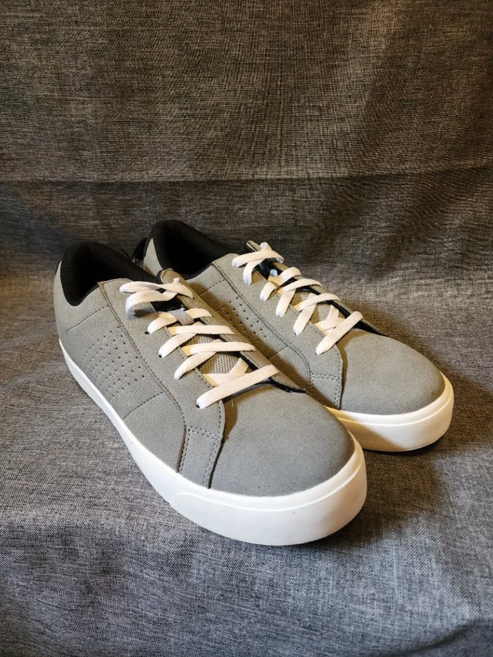 Men's Size 11 No Boundaries Gray/Black Low Top Lace Up Shoes